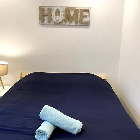 T2 Centre & Marche Talensac Apartament *