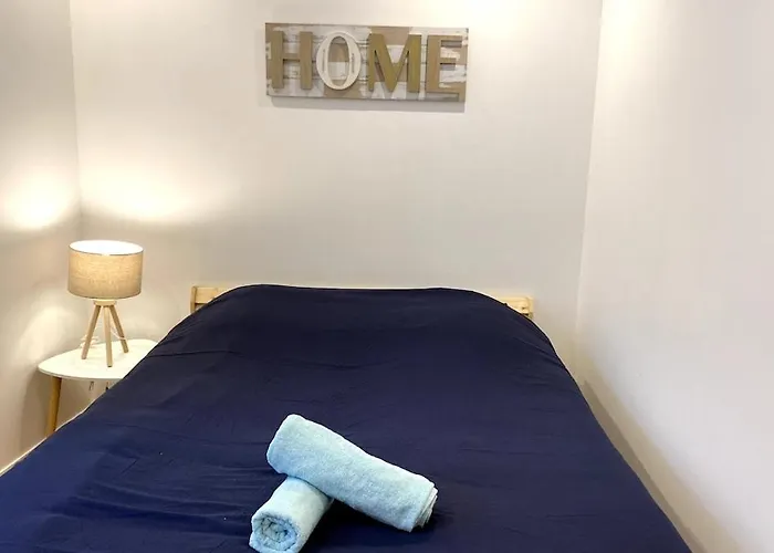 T2 Centre & Marche Talensac Apartament *